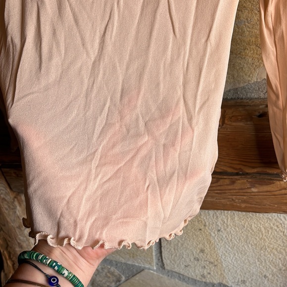 Mesh Turtleneck in Apricot 🫶 - Picture 9 of 11